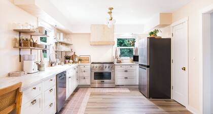 Delightful & Well Provisioned 3 Bedroom Home in Ideal Location