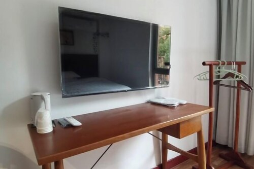 Film and Television Youth Hotel (Shanghai Chefeng Road)