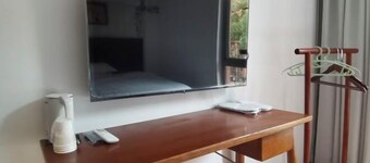 Film and Television Youth Hotel (Shanghai Chefeng Road)