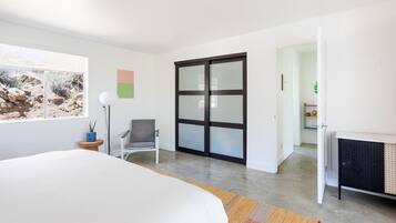 3 bedrooms, iron/ironing board, travel crib, free WiFi