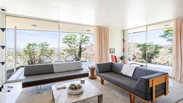 Smart TV, libros y estéreo