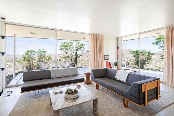 Smart TV, books, stereo