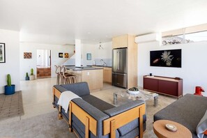 Smart TV, books, stereo