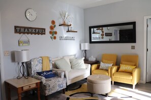Smart TV, lettore DVD, libri, videoteca