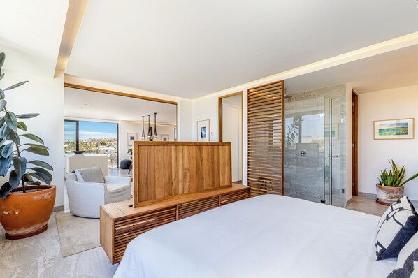 2 bedrooms, desk, WiFi, bed sheets