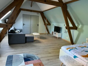 2 عدّة غرف نوم وسرير سفر وواي فاي وملاءات أسرّة