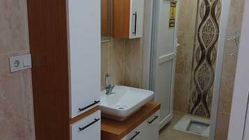 Comfort Apartment, Balcony, Courtyard View | Bathroom | Hair dryer, heated floors, towels