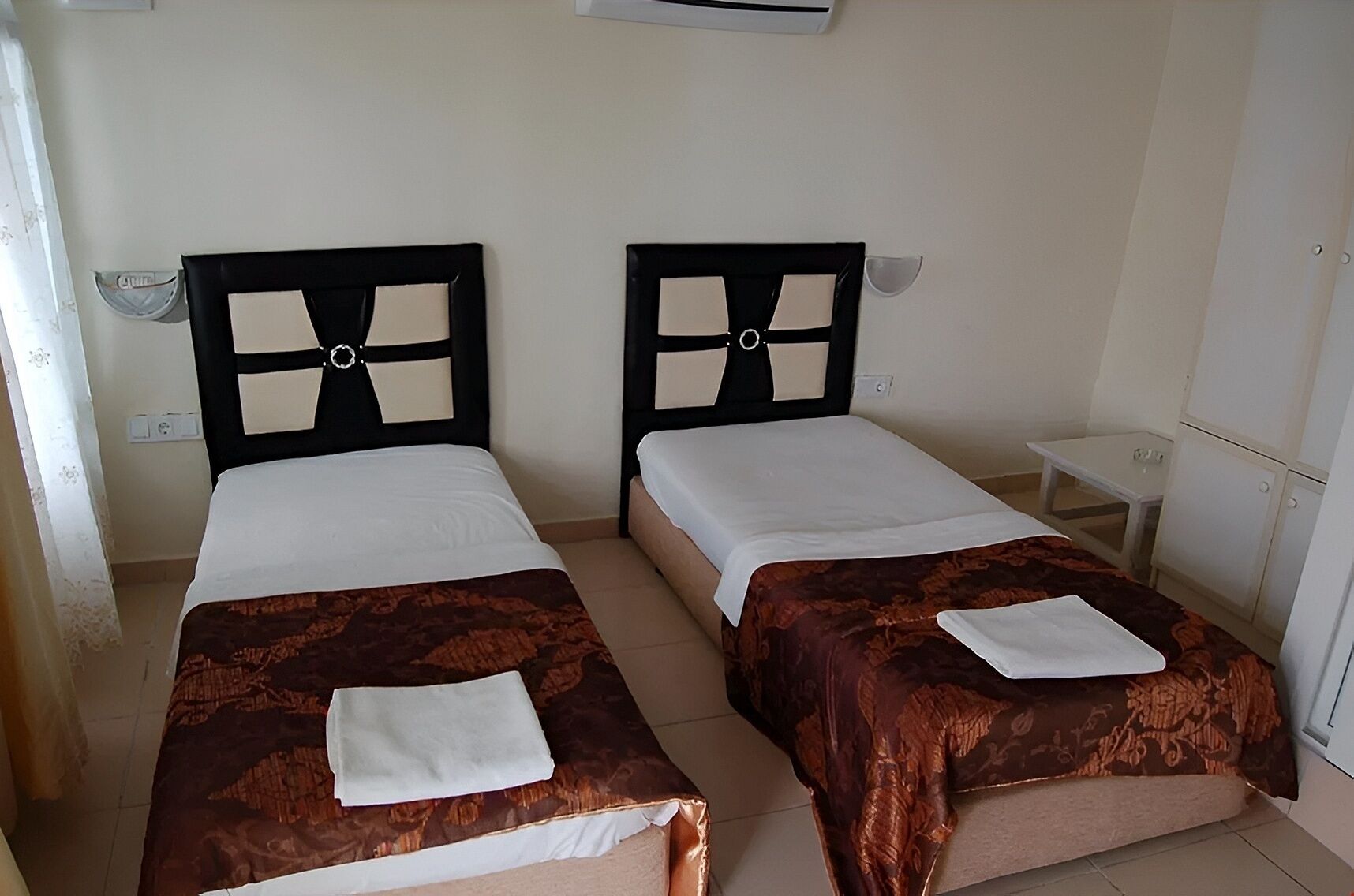 Standard Room, 1 Queen Bed, Beachside | Premium bedding, minibar, laptop workspace, soundproofing