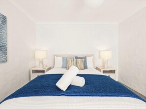 3 slaapkamers, een strijkplank/strijkijzer, internet