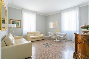 Smart TV - NEW| Between Colosseum and Circus Maximus: style and comfort (Roma)