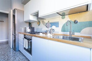 Fridge, microwave, oven, stovetop