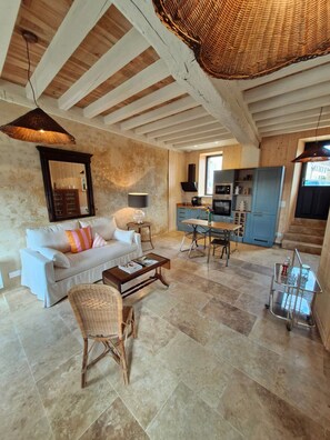 Classic Room | Living area | Flat-screen TV - Casa Pertica  (Ceton)