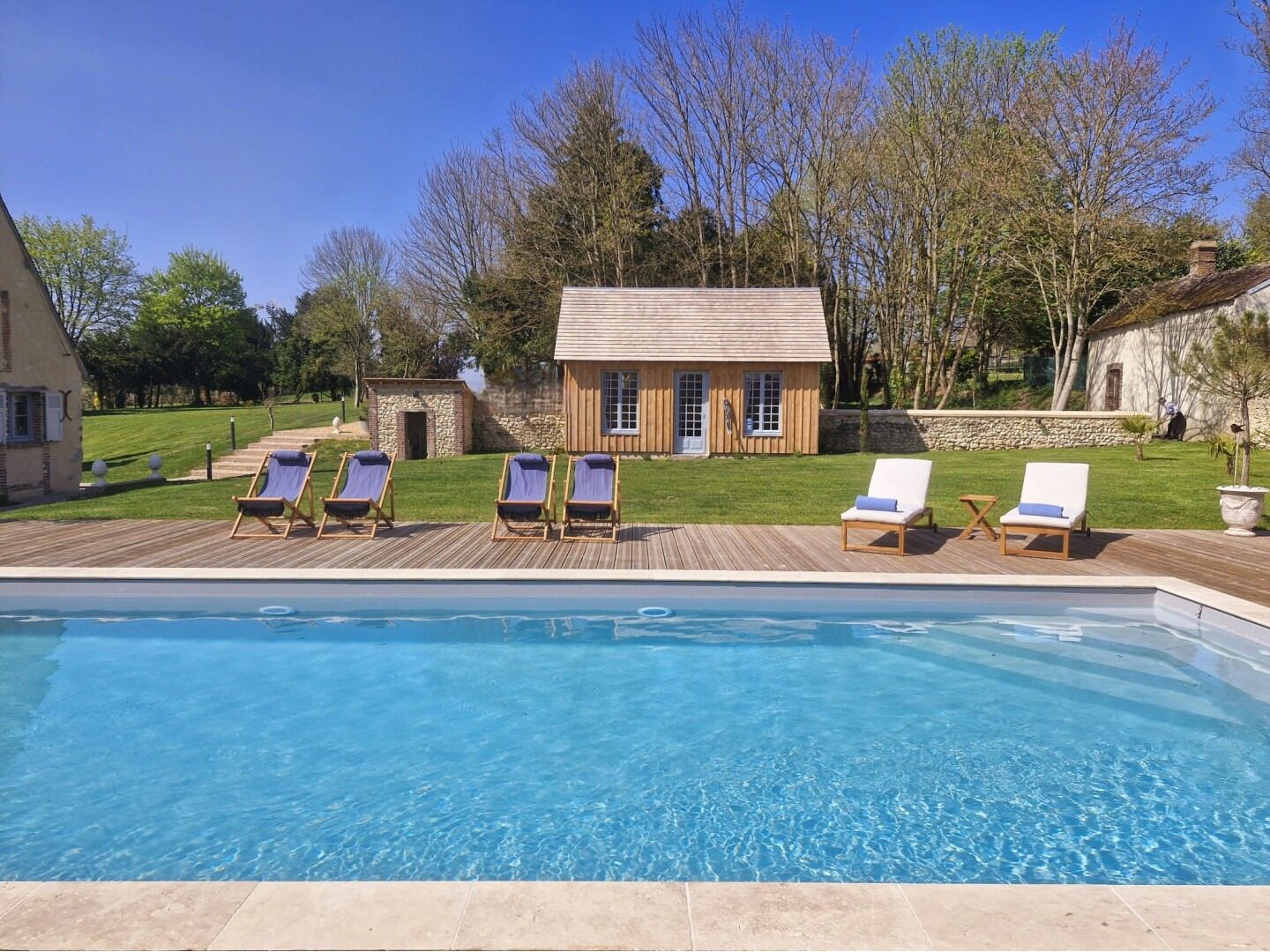 Sæsonbestemt udendørs pool