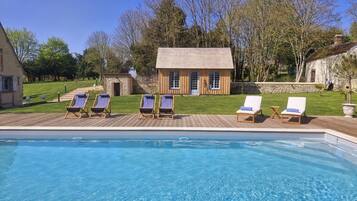 Piscine extérieure (ouverte en saison)