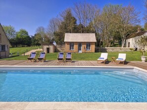 Sesongbasert utendørsbasseng