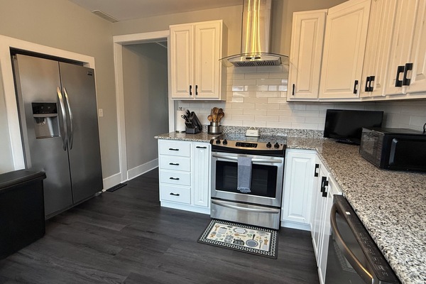 Réfrigérateur, micro-ondes, four, plaque de cuisson