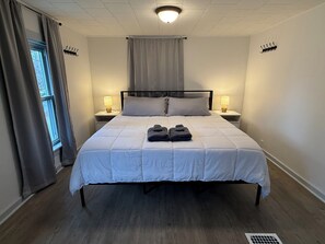 4 soverom, skrivebord, strykejern/-brett og wi-fi (inkludert)