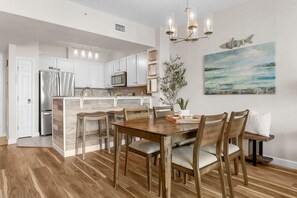 Dining - Coastal Views | Resort Pool | Sleeps 6 in Destin (Destin)