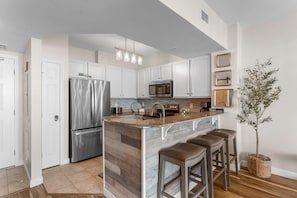 Fridge, microwave, oven, stovetop - Coastal Views | Resort Pool | Sleeps 6 in Destin (Destin)