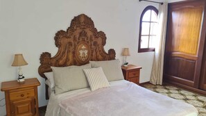 3 slaapkamers, een strijkplank/strijkijzer, wifi, beddengoed