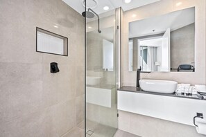 تجهيزات دش، مجففات شعر، مناشف، صابون