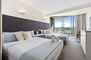 2 chambres, coffres-forts dans les chambres, fer et planche à repasser