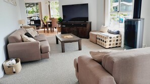 Smart TV, fireplace, ping pong