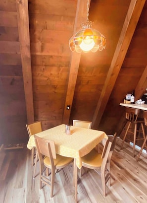 Dining - Beautiful Ski Chalet with Sauna near Harbor Springs (Harbor Springs)