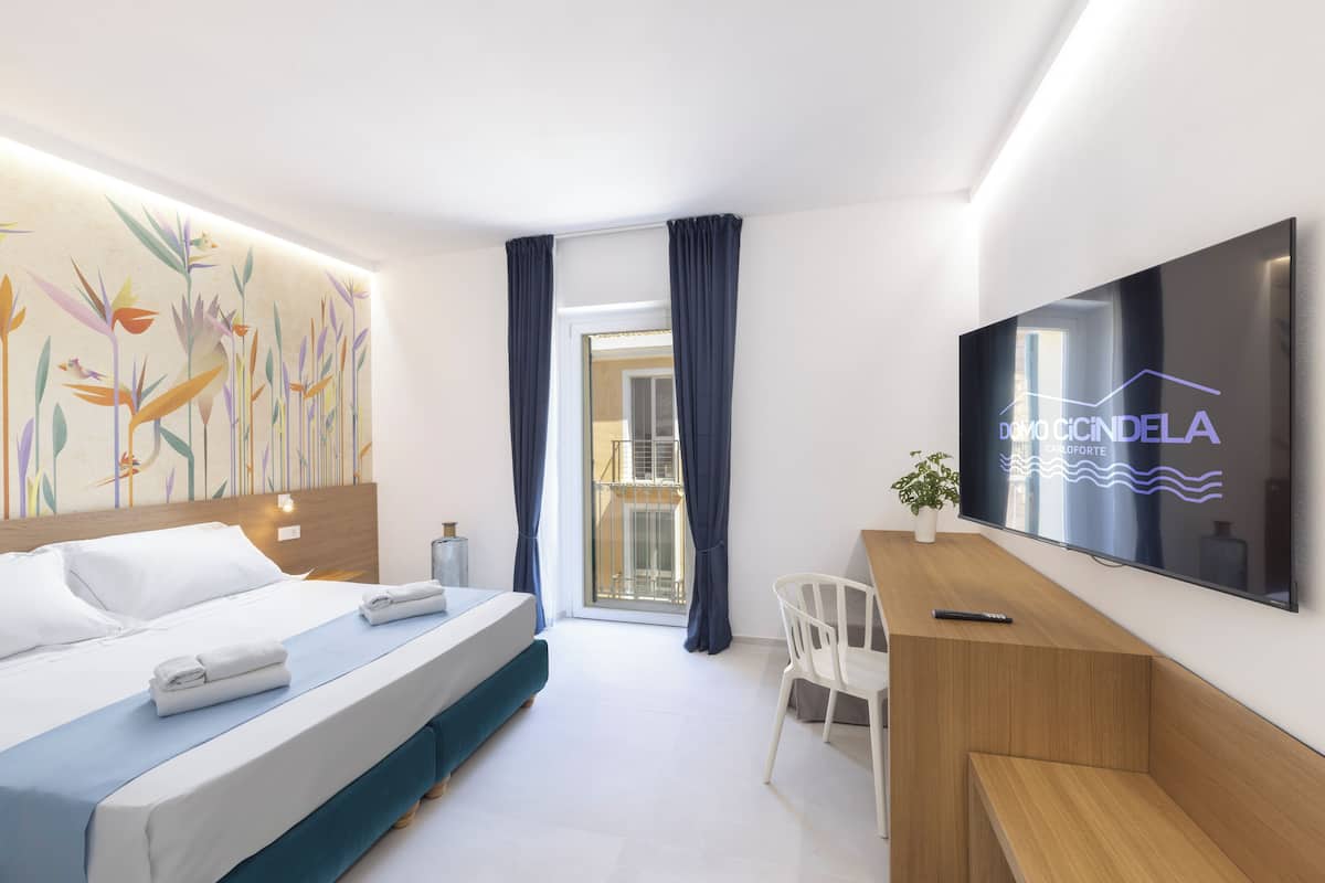 DOUBLE ROOM WITH SEA VIEW/DOUBLE ROOM WITH SINGLE BEDS AND EXTRA BED | 1 bedroom, premium bedding, Select Comfort beds, desk