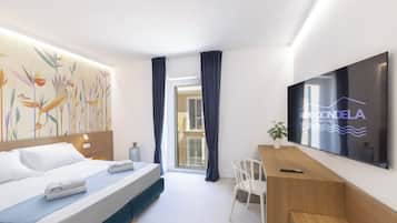 DOUBLE ROOM WITH SEA VIEW/DOUBLE ROOM WITH SINGLE BEDS AND EXTRA BED | 1 bedroom, premium bedding, Select Comfort beds, desk