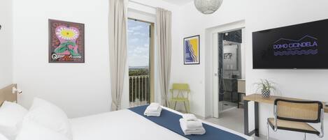 DOUBLE/TWIN BEDROOM WITH SEA VIEW