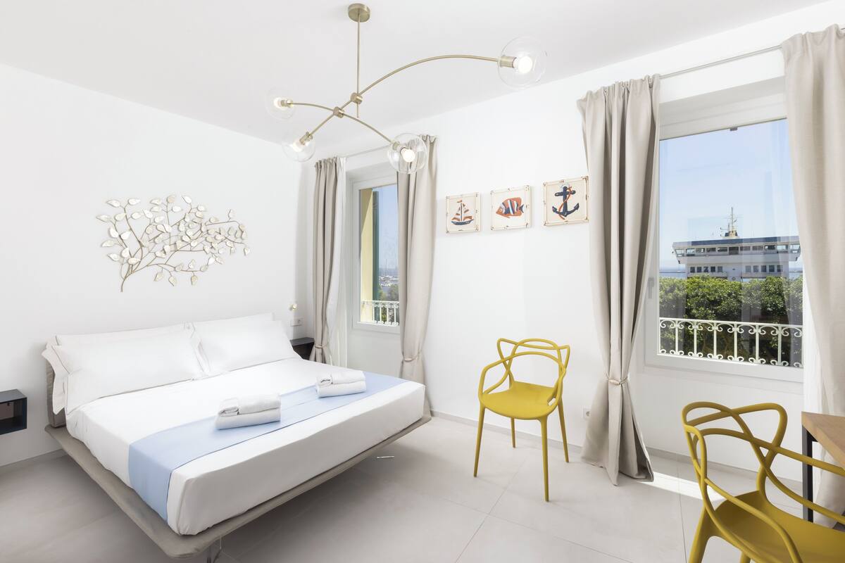 DELUXE DOUBLE ROOM WITH SEA VIEW | Premium bedding, Select Comfort beds, desk