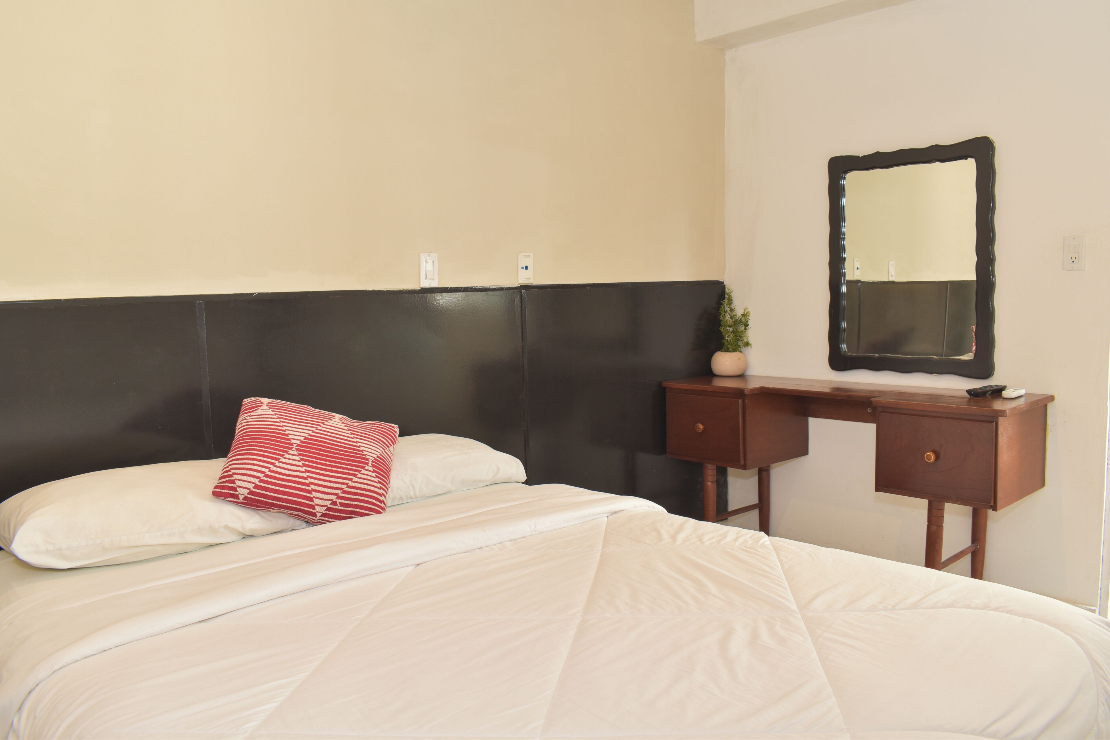 Exclusive Twin Room | Desk, free WiFi