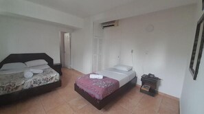 Desk, free WiFi - Hotel Blue Costa Panama (Panama City)