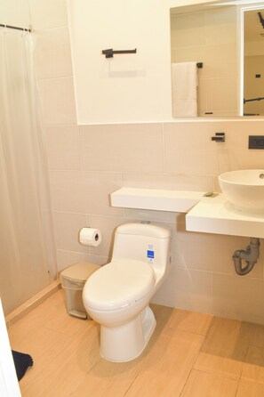 Premier Twin Room | Bathroom