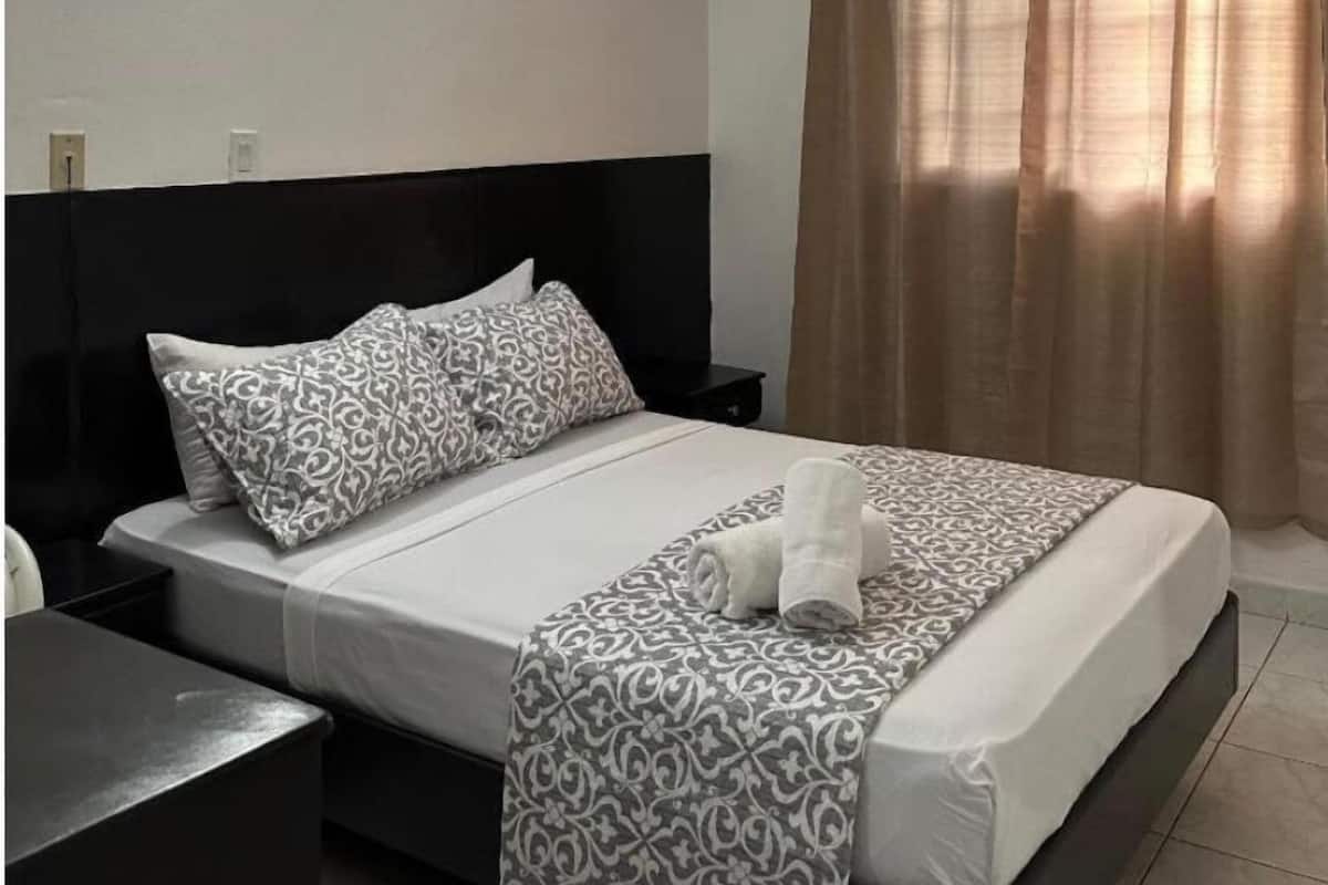 Standard Double Room | Desk, free WiFi