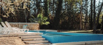 Spacious chalet with 9 bedroom,AC, WiFi, pool, 8000m2 park in Chacras de Coria