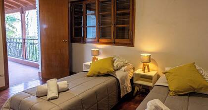 Spacious chalet with 9 bedroom,AC, WiFi, pool, 8000m2 park in Chacras de Coria