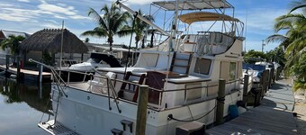 40 Foot Yacht Sunrise Free Kayaks Paddleboard