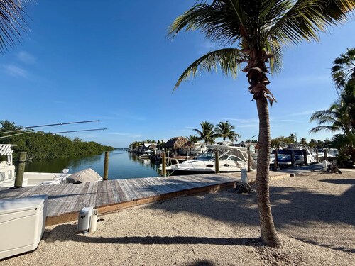 40 Foot Yacht Sunrise Free Kayaks