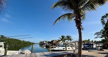 40 Foot Yacht Sunrise Free Kayaks