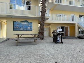 Outdoor dining - Southern Cross 40 ft 1977 Marine Trader | Free Kayaks (Monroe County)