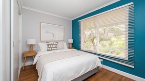 3 bedrooms, iron/ironing board, travel crib, free WiFi - Dixie by Property Mums (Rye)