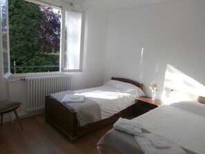 2 bedrooms, iron/ironing board, WiFi, bed sheets - Quiet apartment with garden and triple exposure in Chatou (Chatou)