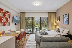 1 bedroom, iron/ironing board, WiFi, bed sheets - Lantern 07 - Balcony (Thredbo)