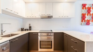 Microwave, oven, stovetop, dishwasher - Lantern 07 - Balcony (Thredbo)