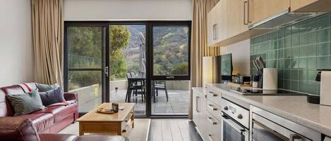 Mikroaaltouuni, uuni, liesi, astianpesukone