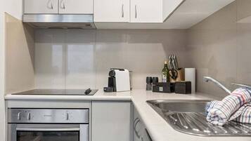 Micro-ondes, four, plaque de cuisson, lave-vaisselle