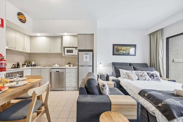 1 bedroom, WiFi, bed sheets - Lantern 22 - Balcony (Thredbo)