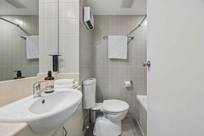 Douche, serviettes fournies